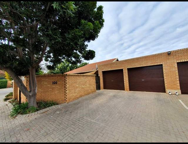 3 BEDROOM TOWNHOUSE FOR SALE IN SINOVILLE